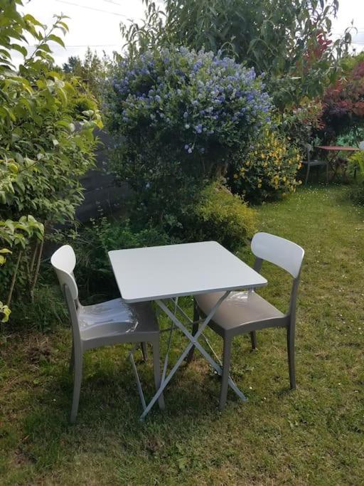 Petit Logement Sur Jardin Apartment Saint-Herblain Bagian luar foto