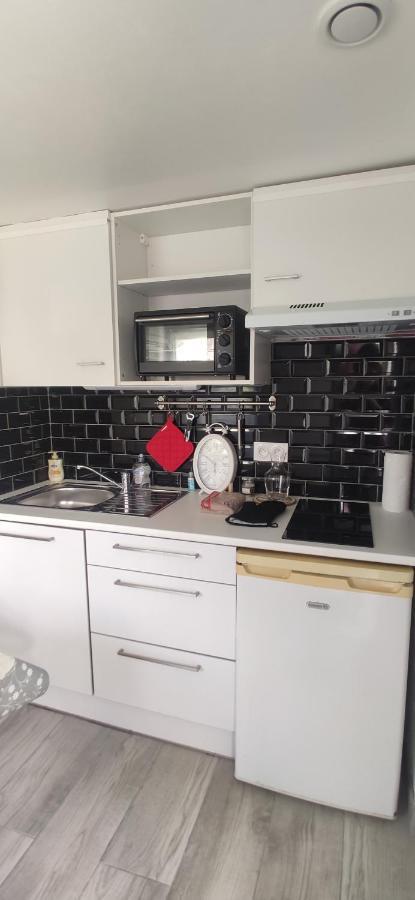 Petit Logement Sur Jardin Apartment Saint-Herblain Bagian luar foto